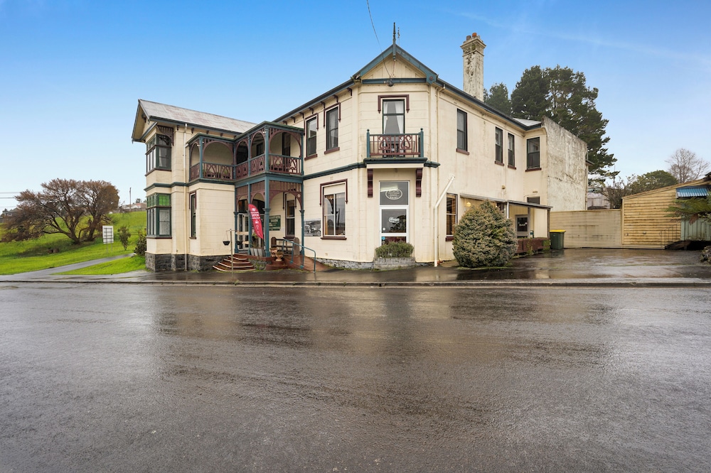 Bischoff Hotel - last minute hotel in Waratah