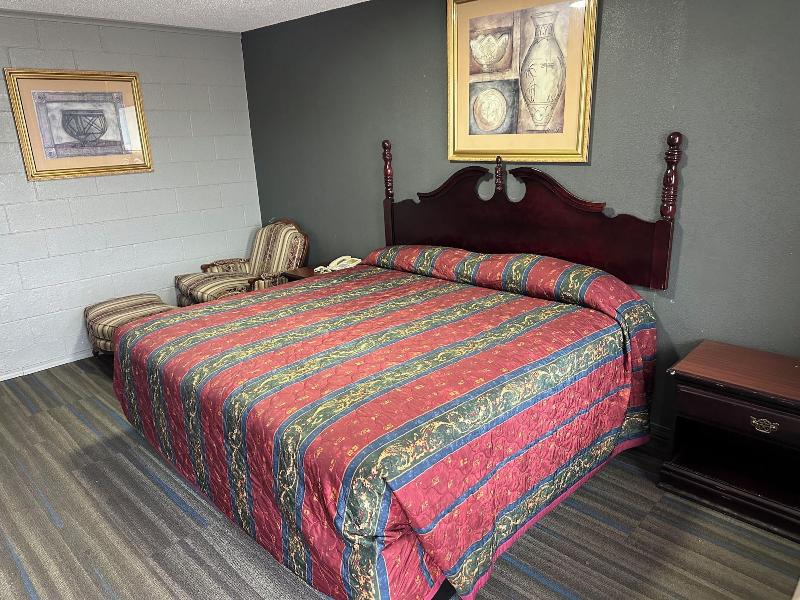 Interstate Inn Express - photo 9