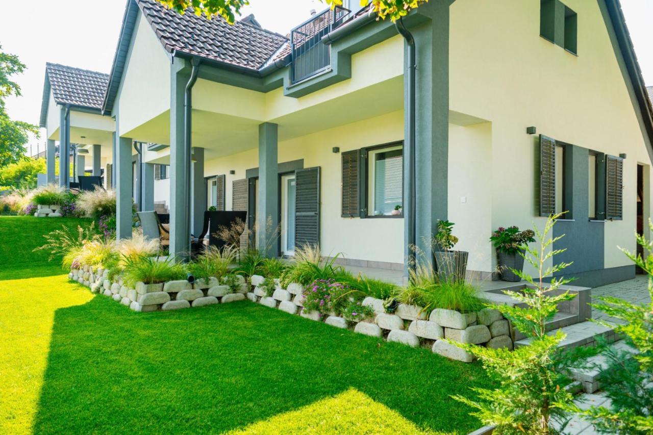 Hársliget Apartman — 4-Star Luxury Hotel in Nagymaros, Hungary