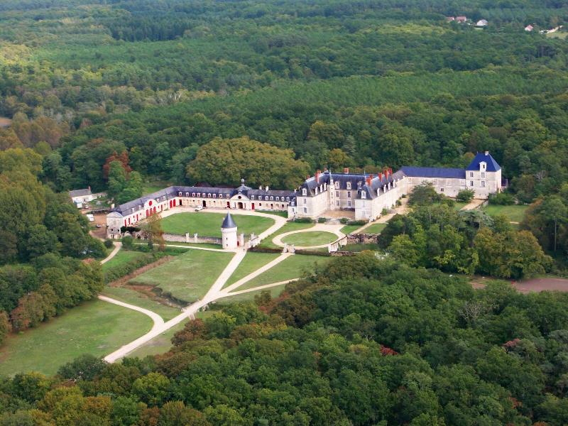 Chambres d'hôtes au Château de Gizeux — 4-Star Luxury Hotel in Bourgueil, France