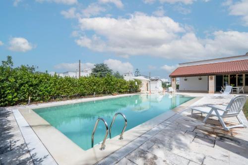 GuestHost Villa Poggio Verde with pool Exclusive Retreat — 4-Star Luxury Hotel in Noicattaro, Italy