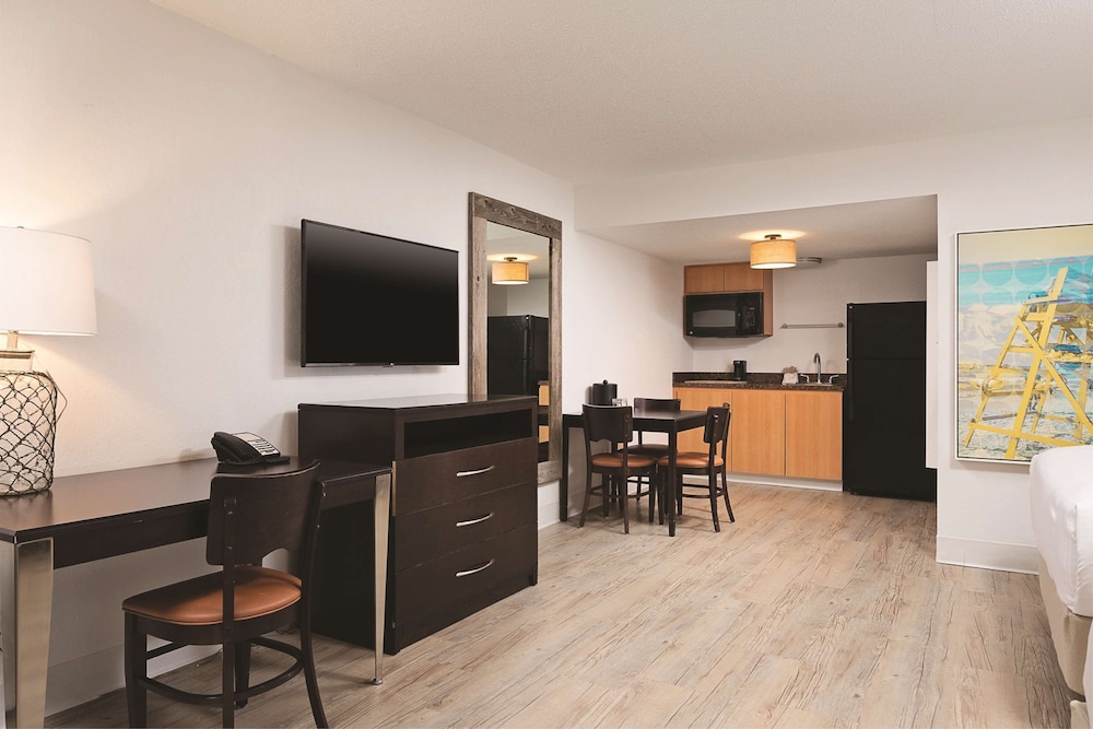 St Pete Shores Hotel - photo 10