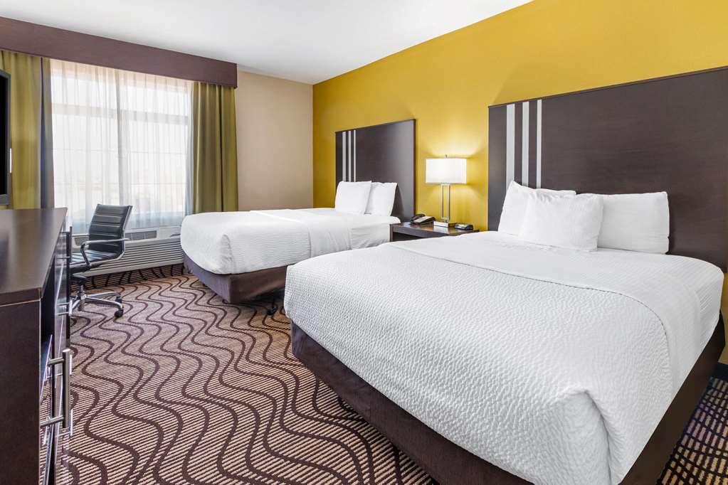 La Quinta Inn & Suites by Wyndham Artesia - photo 19