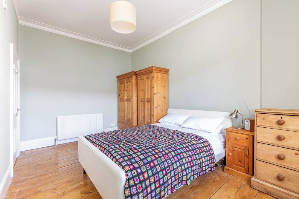 Spacious Central Hove Beach Flat — 4-Star Luxury Hotel in Hove, United Kingdom