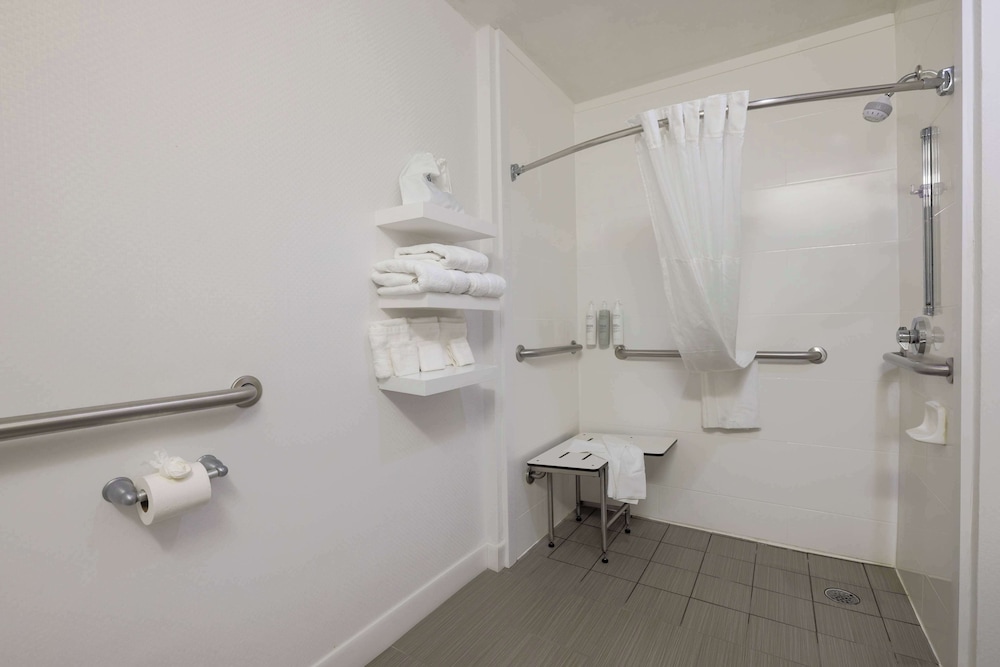 Hampton Inn Raleigh Garner - photo 22