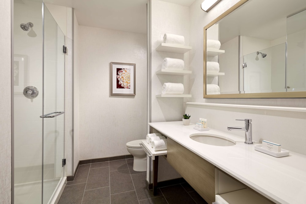 Hampton Inn Long Beach Airport - photo 14
