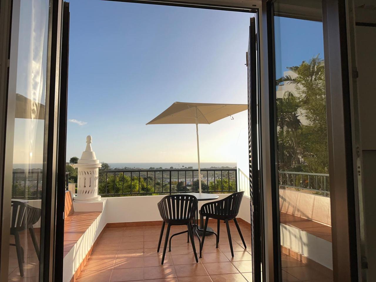 Cliff Enchantment Pool and Sea View in Albufeira — 4-Star Luxury Hotel in Albufeira, Portugal