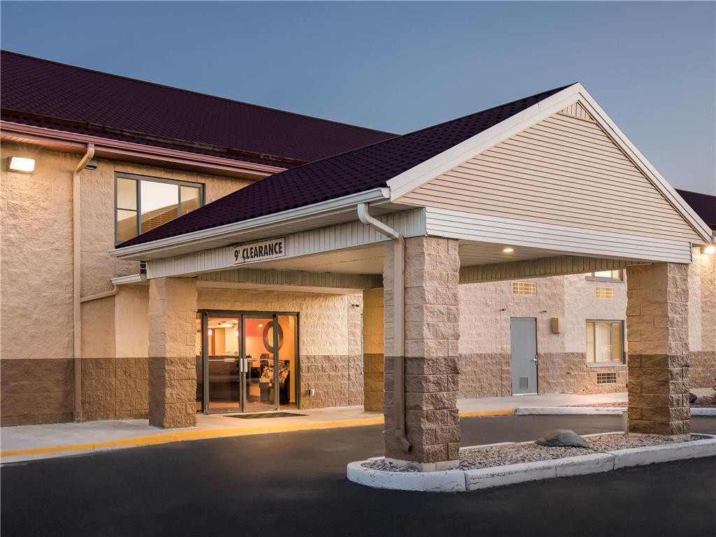 Super 8 by Wyndham Sturtevant Racine - photo 10