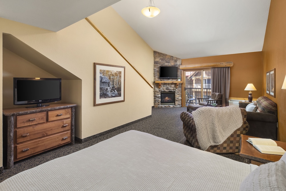 Grand Lodge Waterpark Resort - photo 8