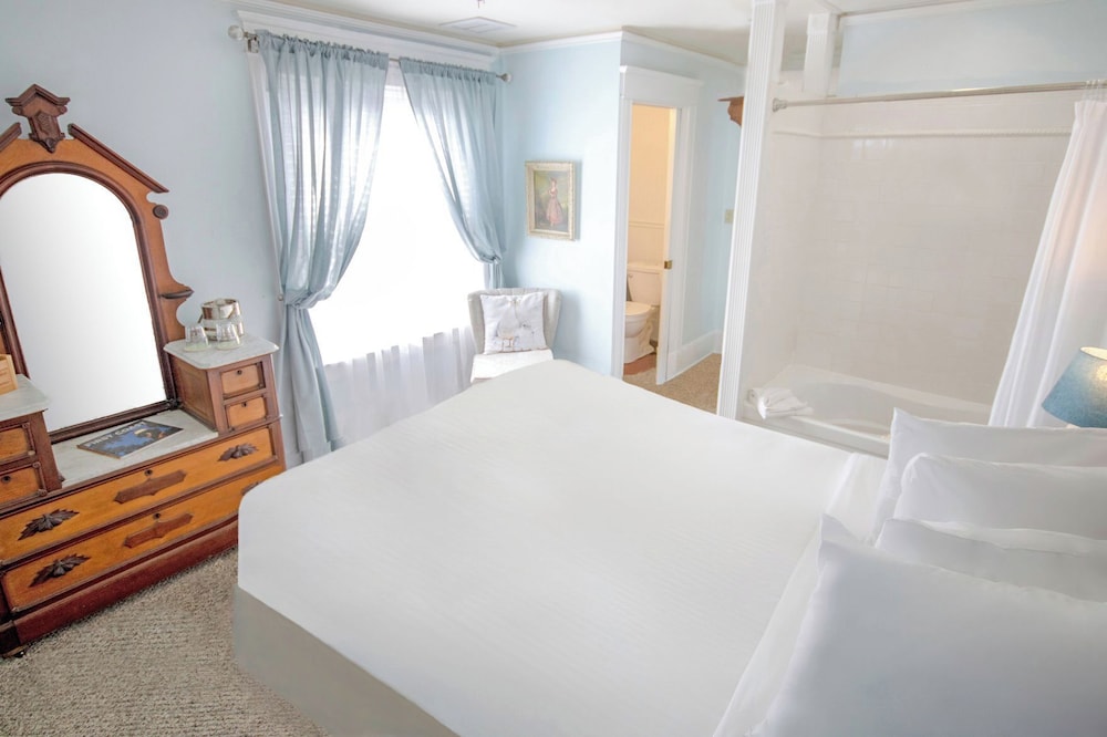 Inn on Charlotte Boutique Hotel - photo 13