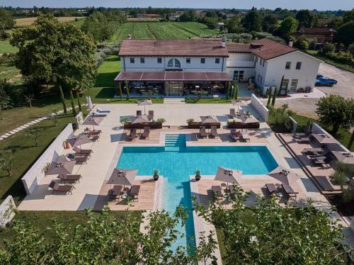 Agriturismo Zapparè Farm Hotel — 4-Star Luxury Hotel in Trevignano, Italy