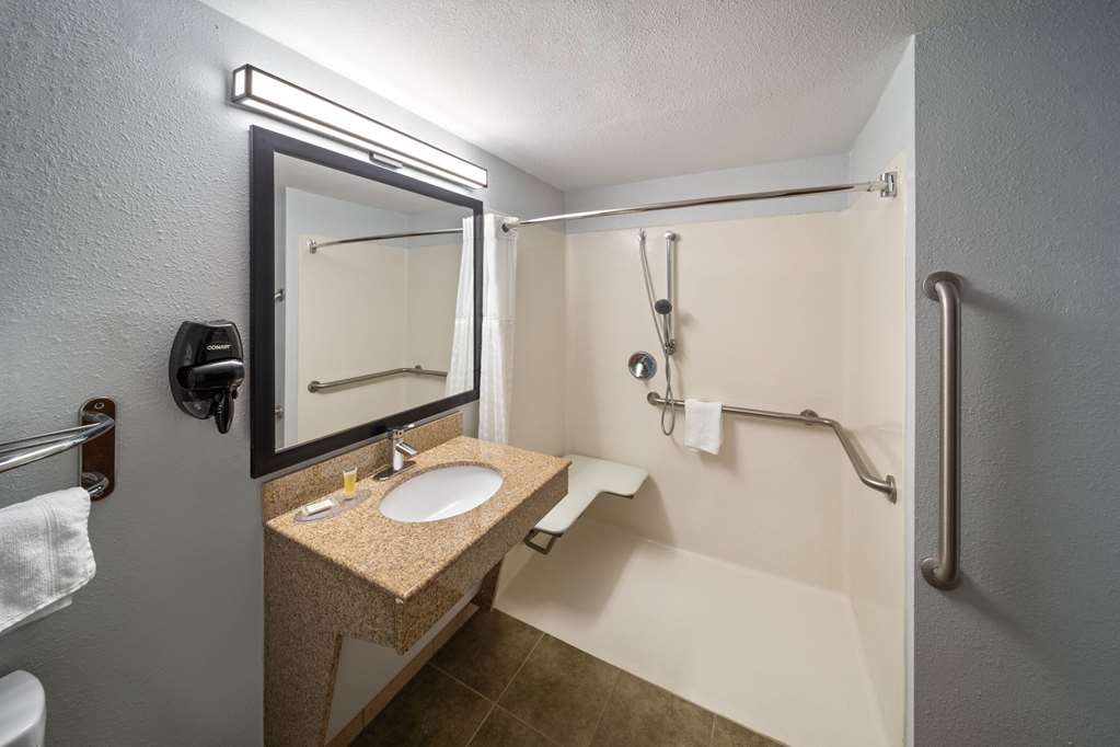 Super 8 by Wyndham Alexandria LA - photo 14