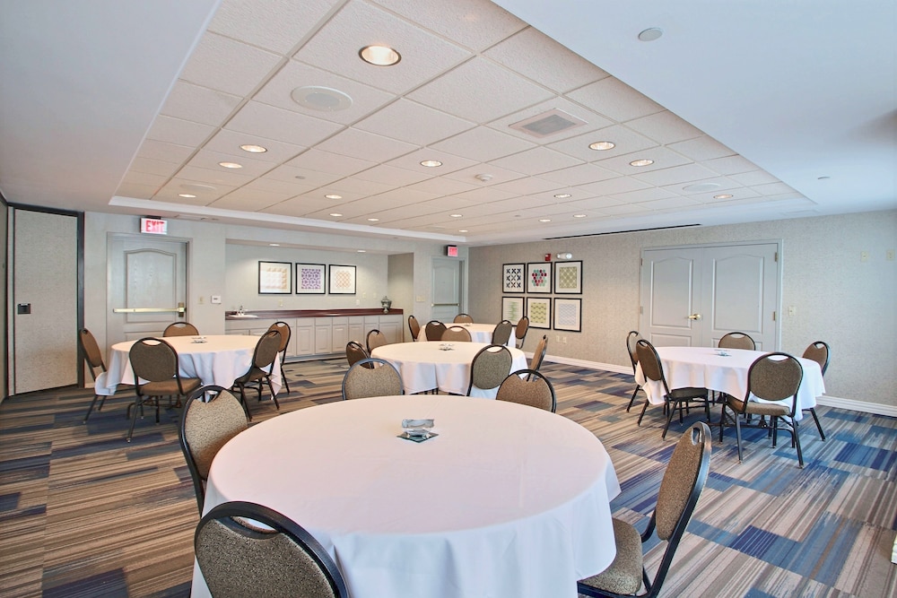 Holiday Inn Express Hotel & Suites Milwaukee Airport by IHG - photo 88