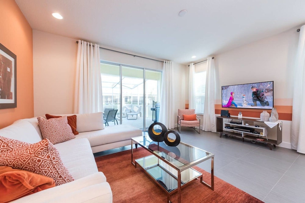 Pleasant Home With Private Pool Near Disney Clermont — 4-Star Luxury Hotel in Clermont, United States