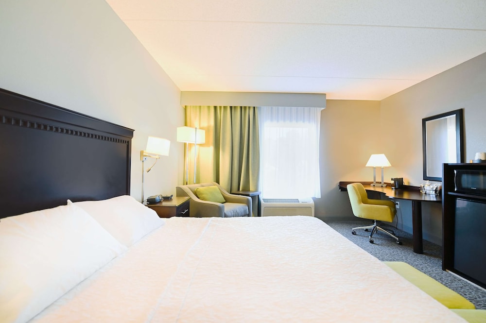Hampton Inn Suites Smithfield - photo 3