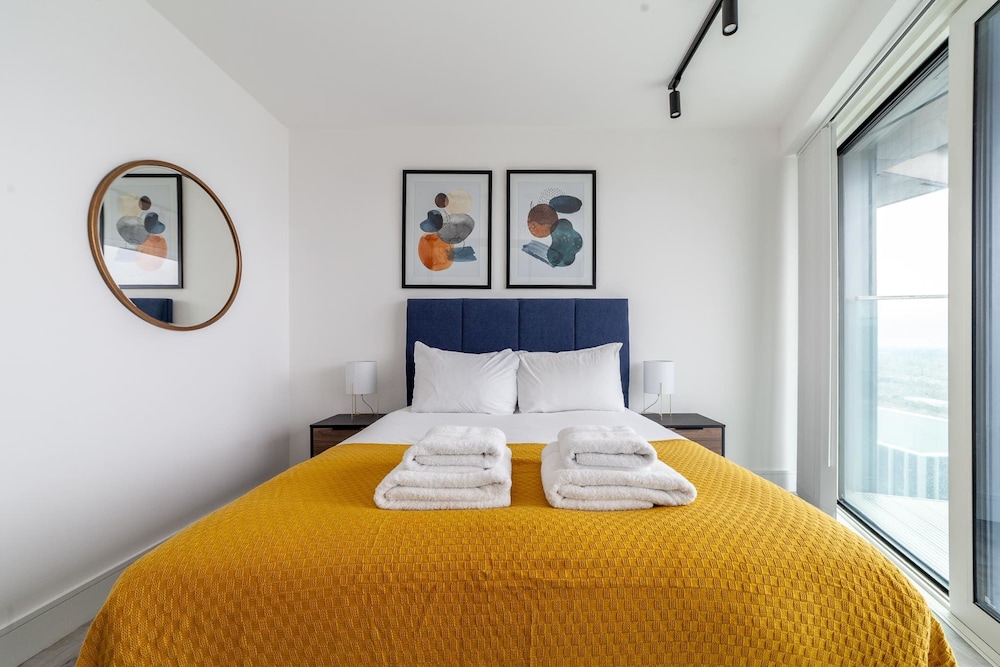 Sky high North Acton Apartment — 4-Star Luxury Hotel in London, United Kingdom