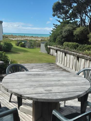Old Kiwi Bach by the Sea in Waihi Beach, New Zealand