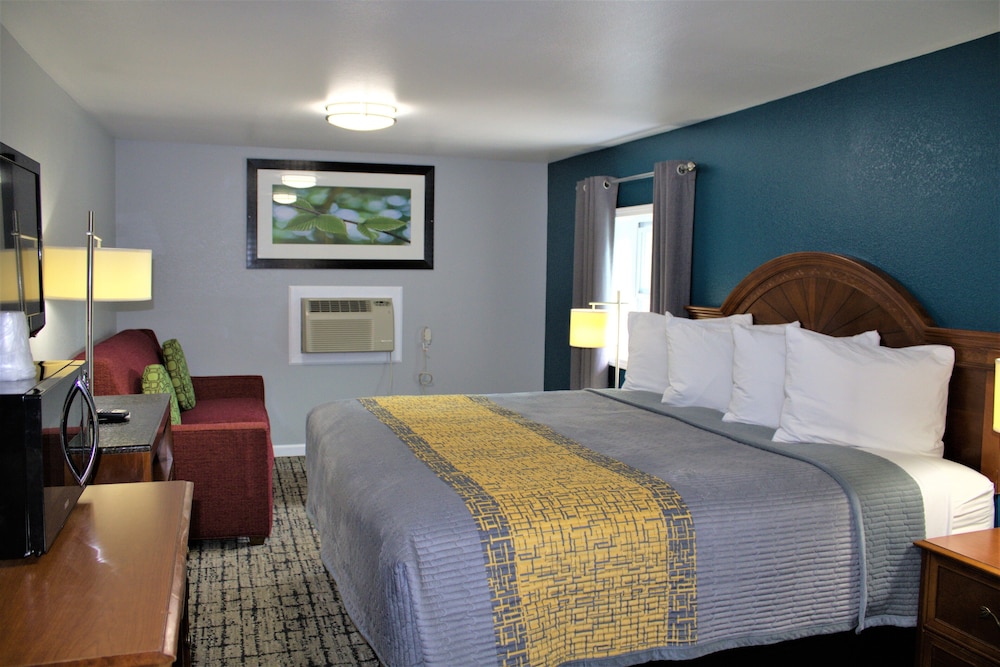 Hometowne Inn & Suites - photo 13