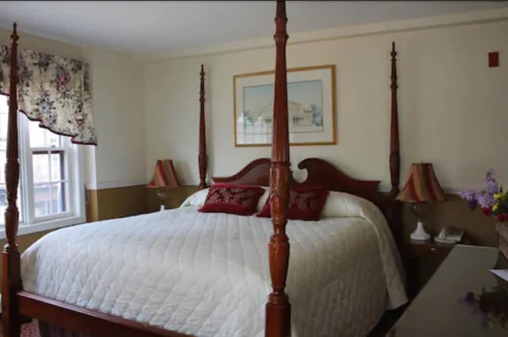 Americas Cup Inn - photo 13