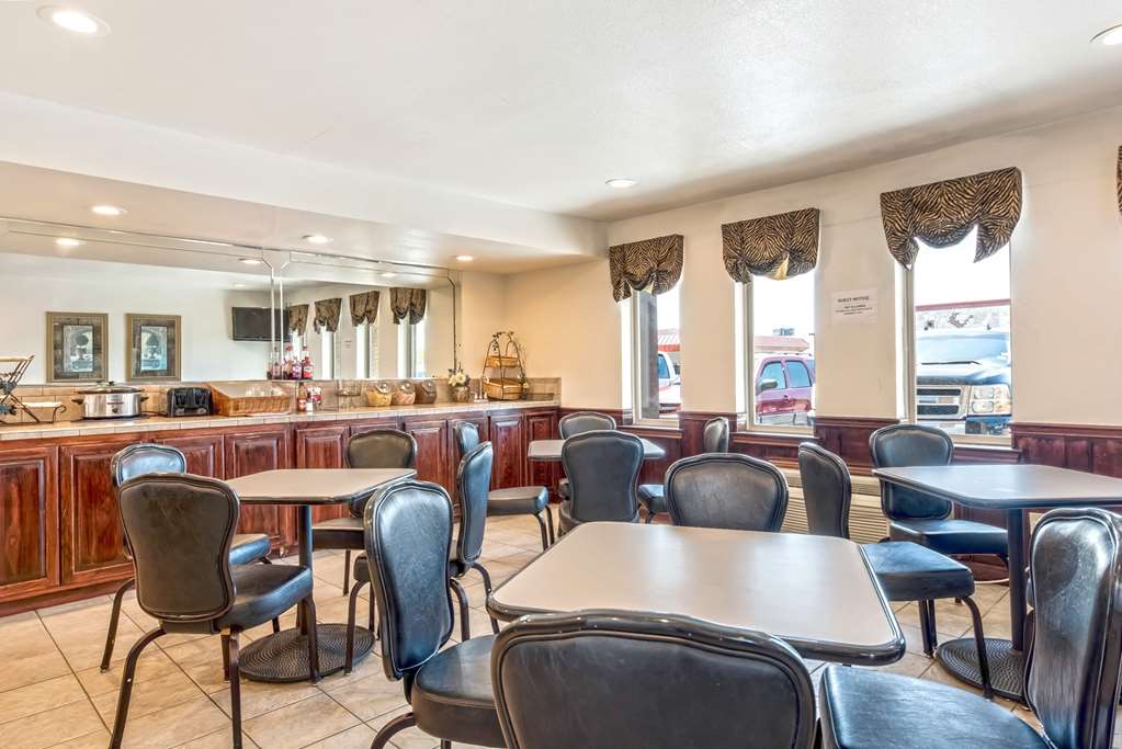 Americas Best Value Inn Paris - photo 23