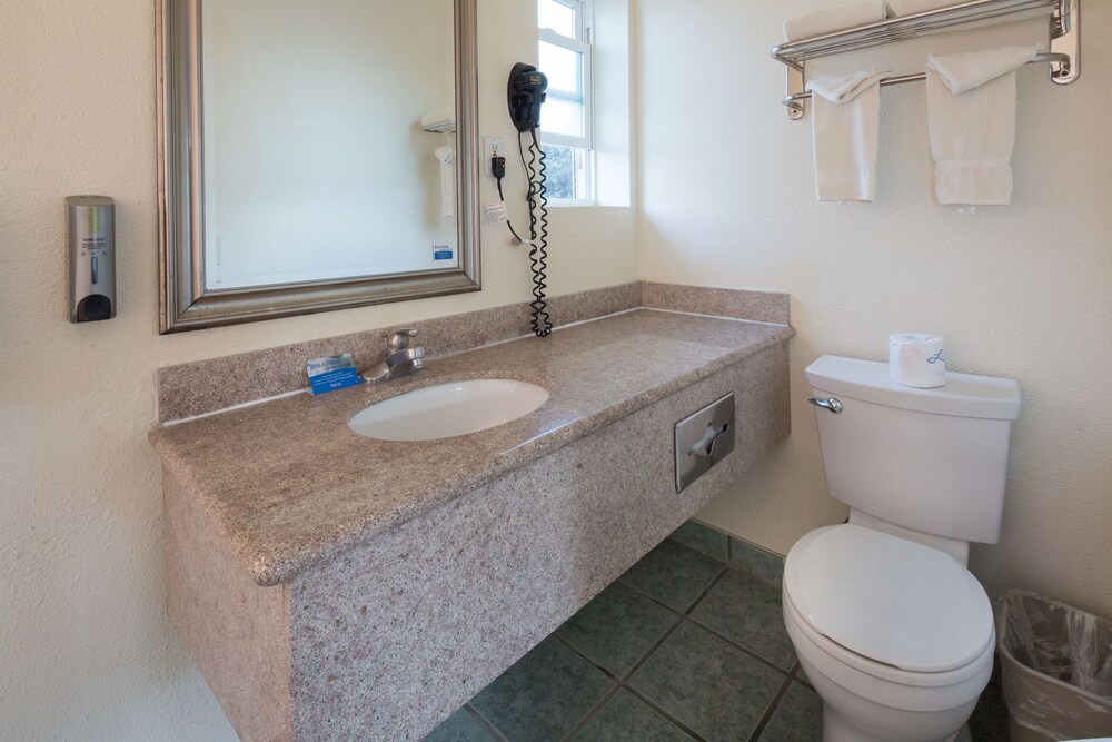 Inn By the Bay Monterey - photo 16