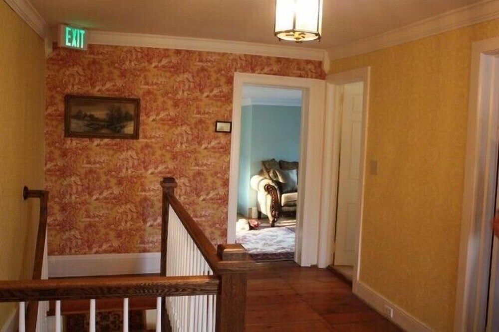 VanWinkle Inn - photo 25