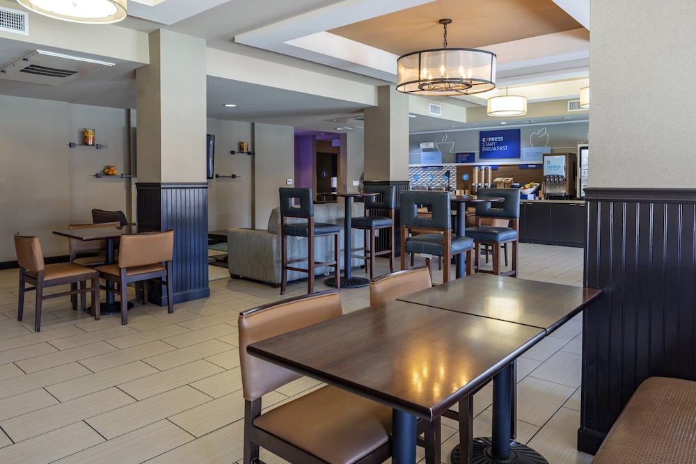Holiday Inn Express & Suites Indio Coachella Valley by IHG - photo 66