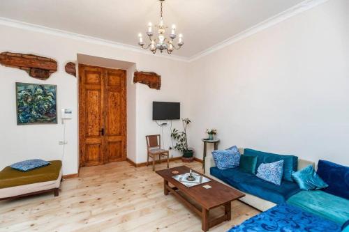 3BR Triplex w Terraces Heart of Tbilisi By Wehost