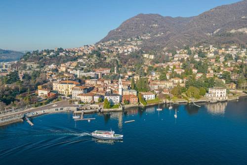 Apt in centro storico a due passi dal lago — 4-Star Luxury Hotel in Cernobbio, Italy