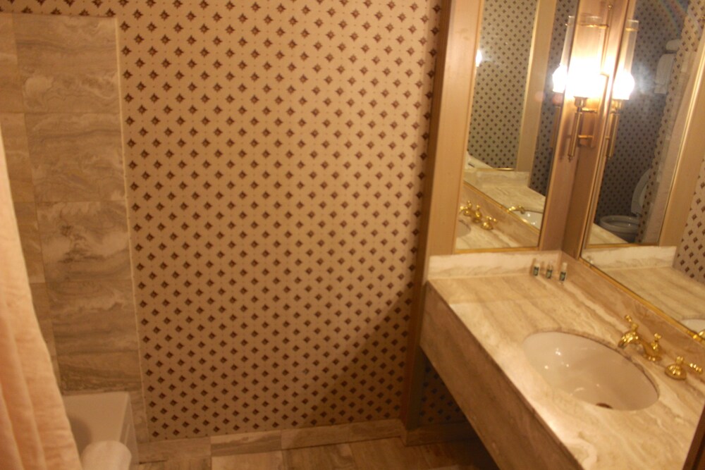 Roberts Riverwalk Urban Resort Hotel - photo 42