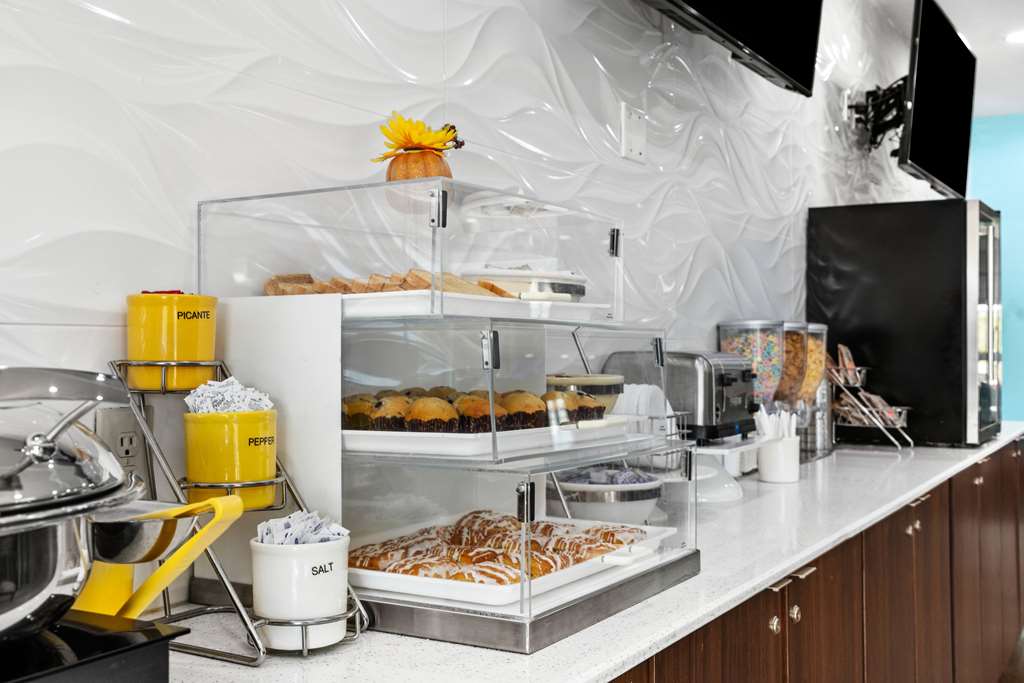 La Quinta Inn & Suites by Wyndham Raymondville - photo 27