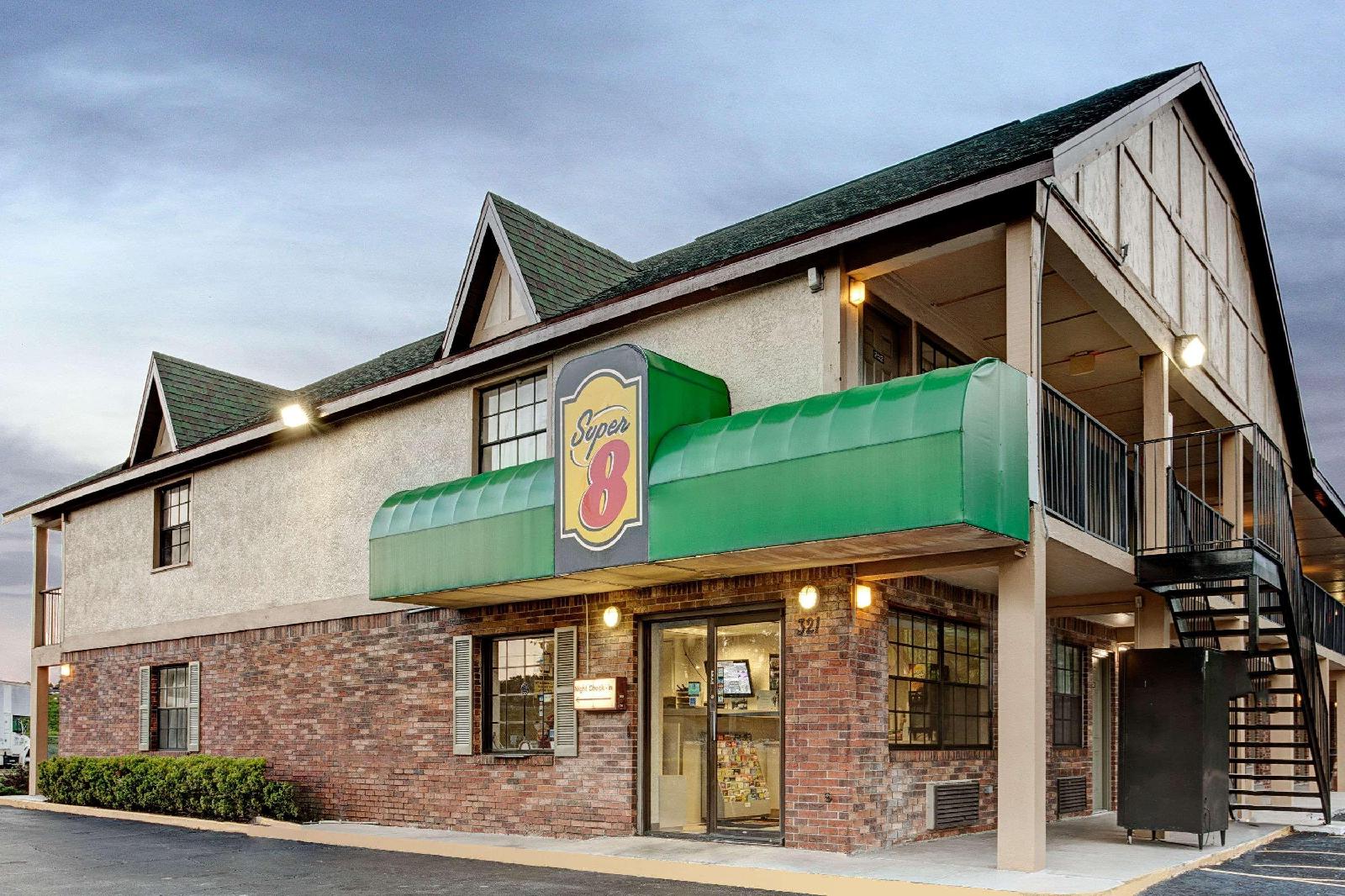 Super 8 Tampa U.S.F. Near Busch Gardens Downtown - featured photo