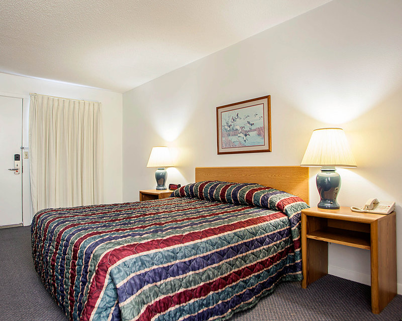 Econo Lodge West Liberty - photo 3