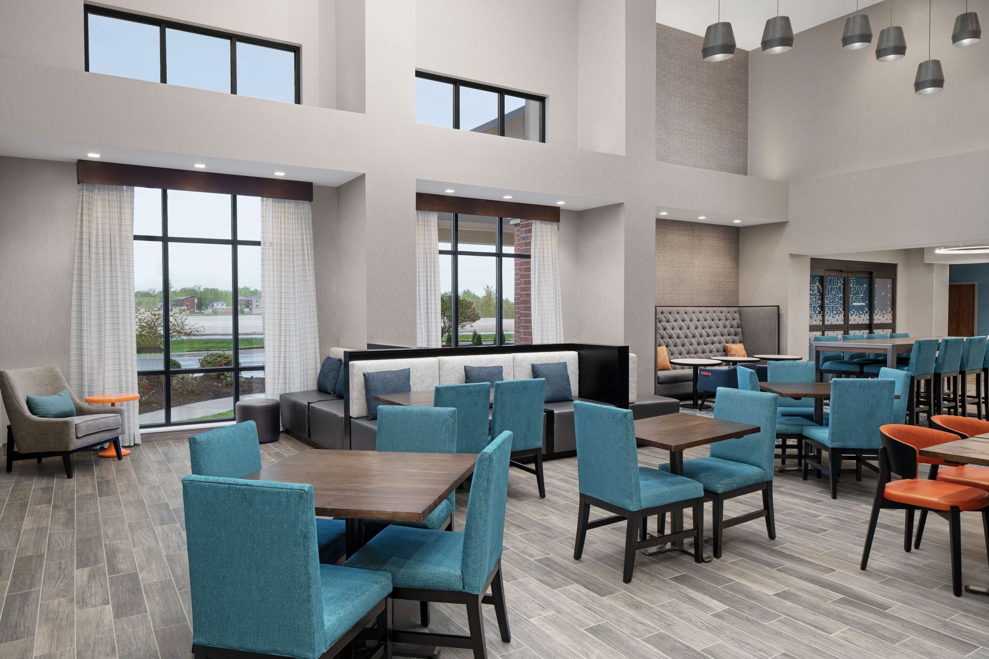 Hampton Inn & Suites Bridgeview Chicago - photo 4