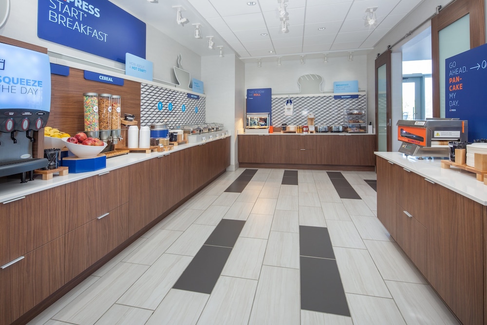 Holiday Inn Express & Suites Chico by IHG - photo 32