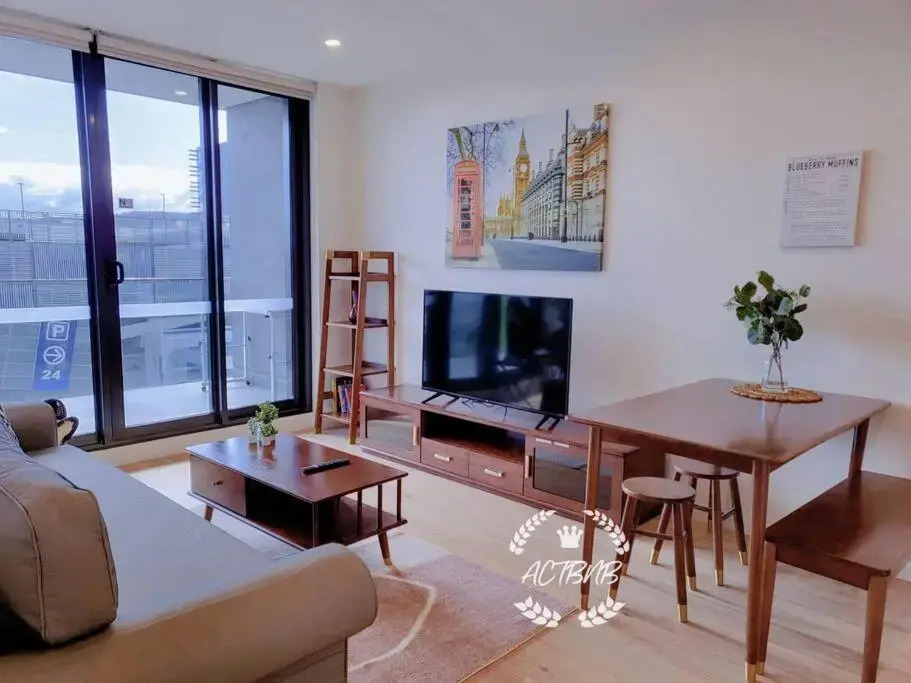 Lovely City 1BR Apt Free Parking & Facing Mall — 4-Star Luxury Hotel in Canberra, Australia