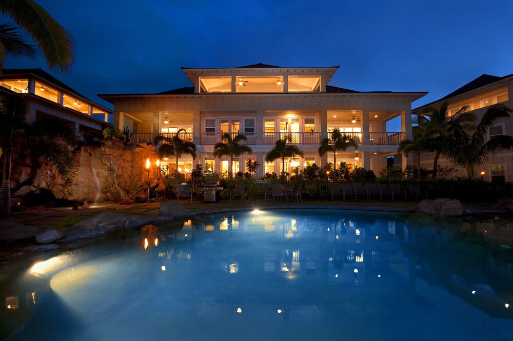 Ground Floor Poolside Villa Short Walk From Top Beach in Kauai With Great Pool — 4-Star Luxury Hotel in Koloa, United States