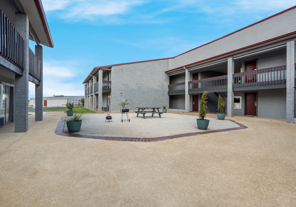 Red Roof Inn Madisonville - photo 23