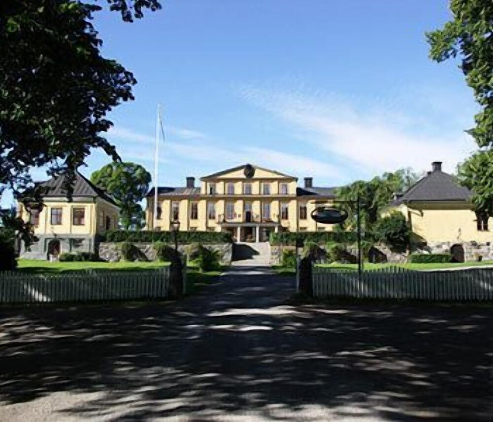 Krusenberg Herrgård — 4-Star Luxury Hotel in Knivsta, Sweden