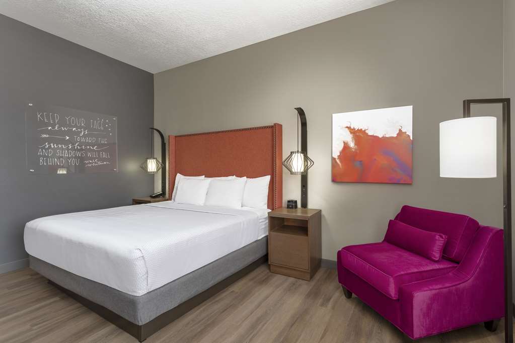 La Quinta Inn & Suites by Wyndham South Jordan - photo 18