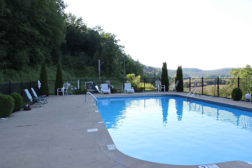 Berkshire Travel Lodge - photo 29