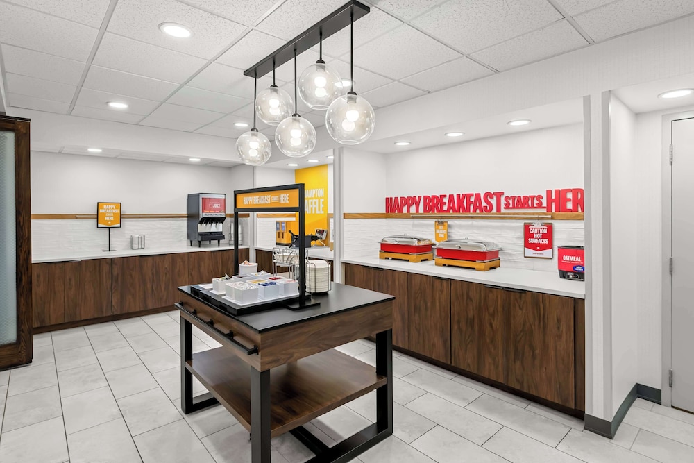 Hampton Inn & Suites Charlotte Airport - photo 40