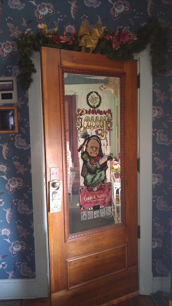 Inn of the Six Toed Cat - photo 27