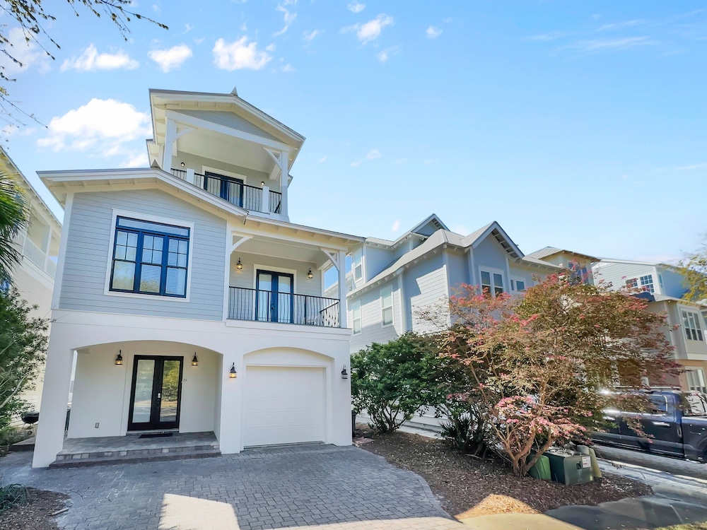Pompano Palace 4 Br home by RedAwning — 4-Star Luxury Hotel in Panama City Beach, United States