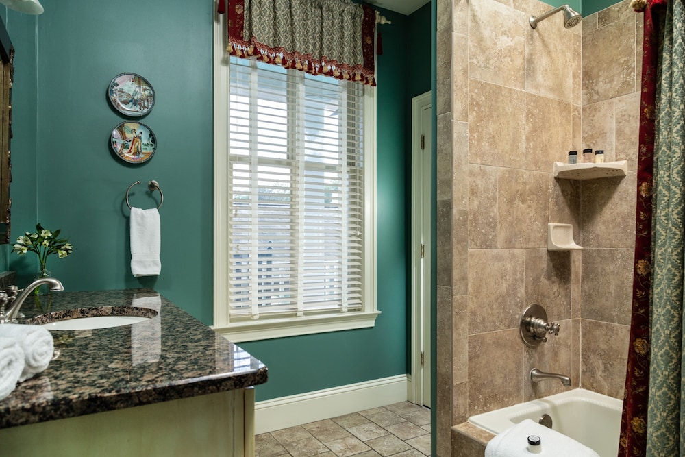 The Inn on West Liberty - photo 32