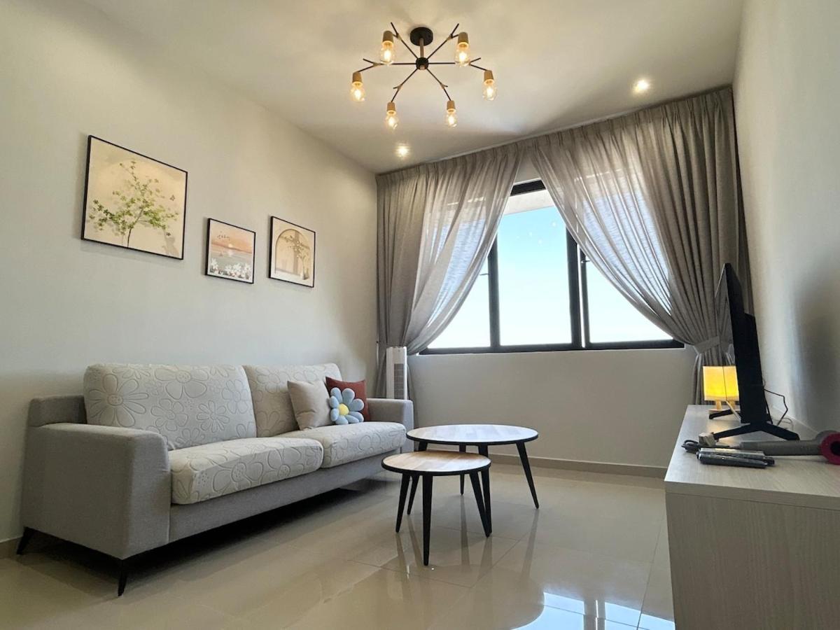 Cozy 2BR Sky Pool & Panoramic Views 1 6 Guests — 4-Star Luxury Hotel in George Town, Malaysia