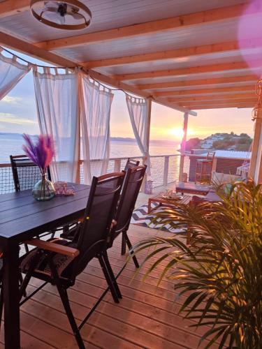 La Vista - carbon neutral hotel in Pakostane