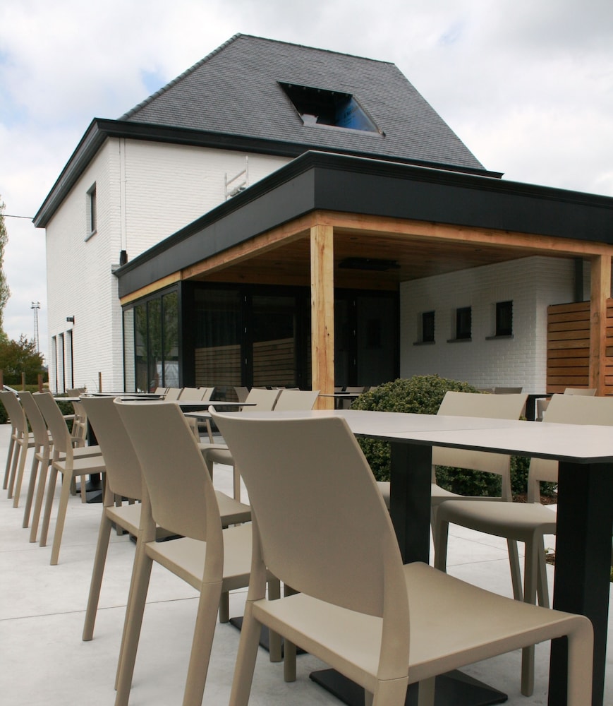 Quarante Cinq - carbon neutral hotel in Evergem