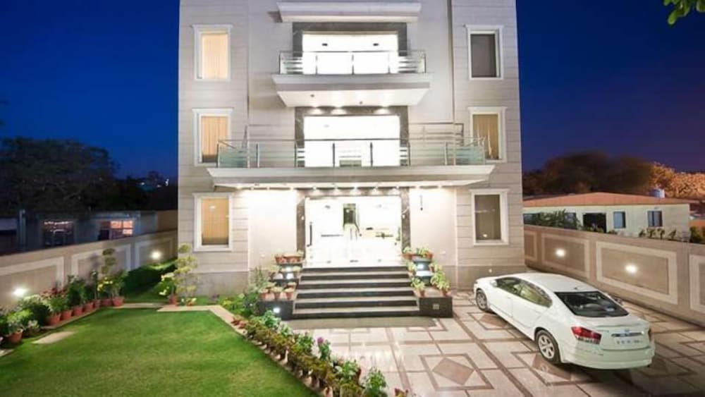 Maxfort Sikandarpur Metro - last minute hotel in Gurgaon
