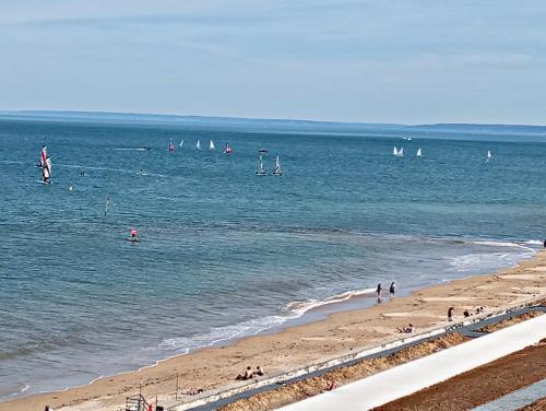 Echo Des Vagues Vue Mer in Langrune-Sur-Mer, France
